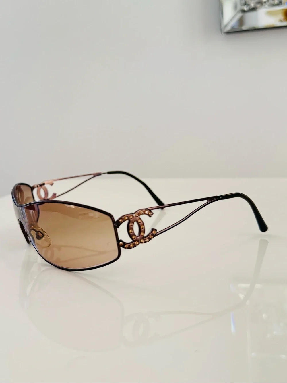 RARE 🍒 Vintage Authentic Chanel rhinestone CC sunglasses ✨